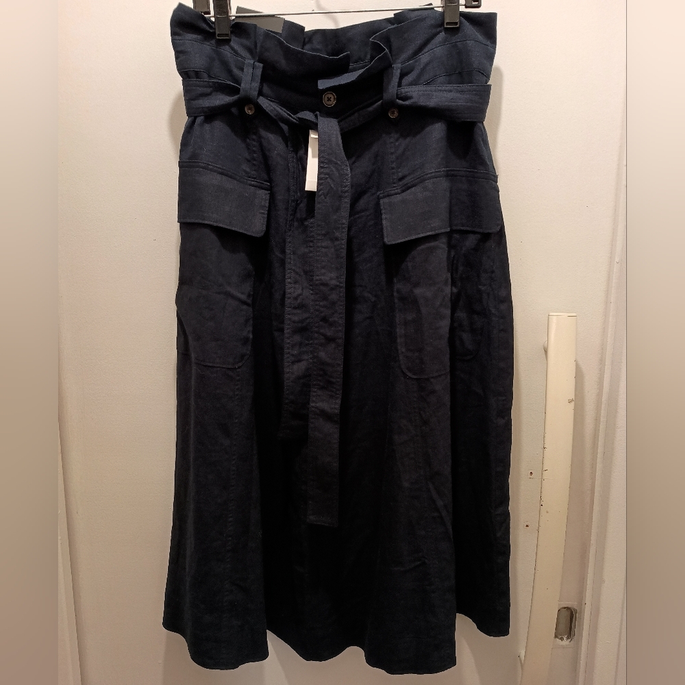 NEW! Banana Republic, midi skirt w pockets. Size 10